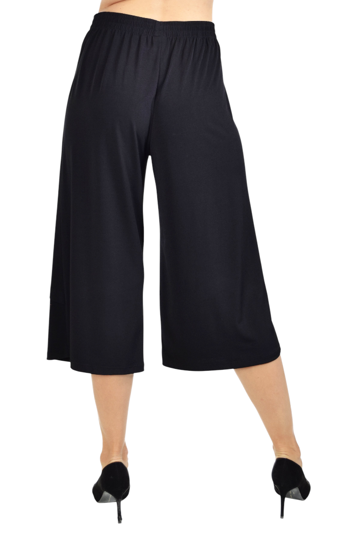 New Designer Plus Size Capri Pants with side pockets. 1XL/2XL/3XL