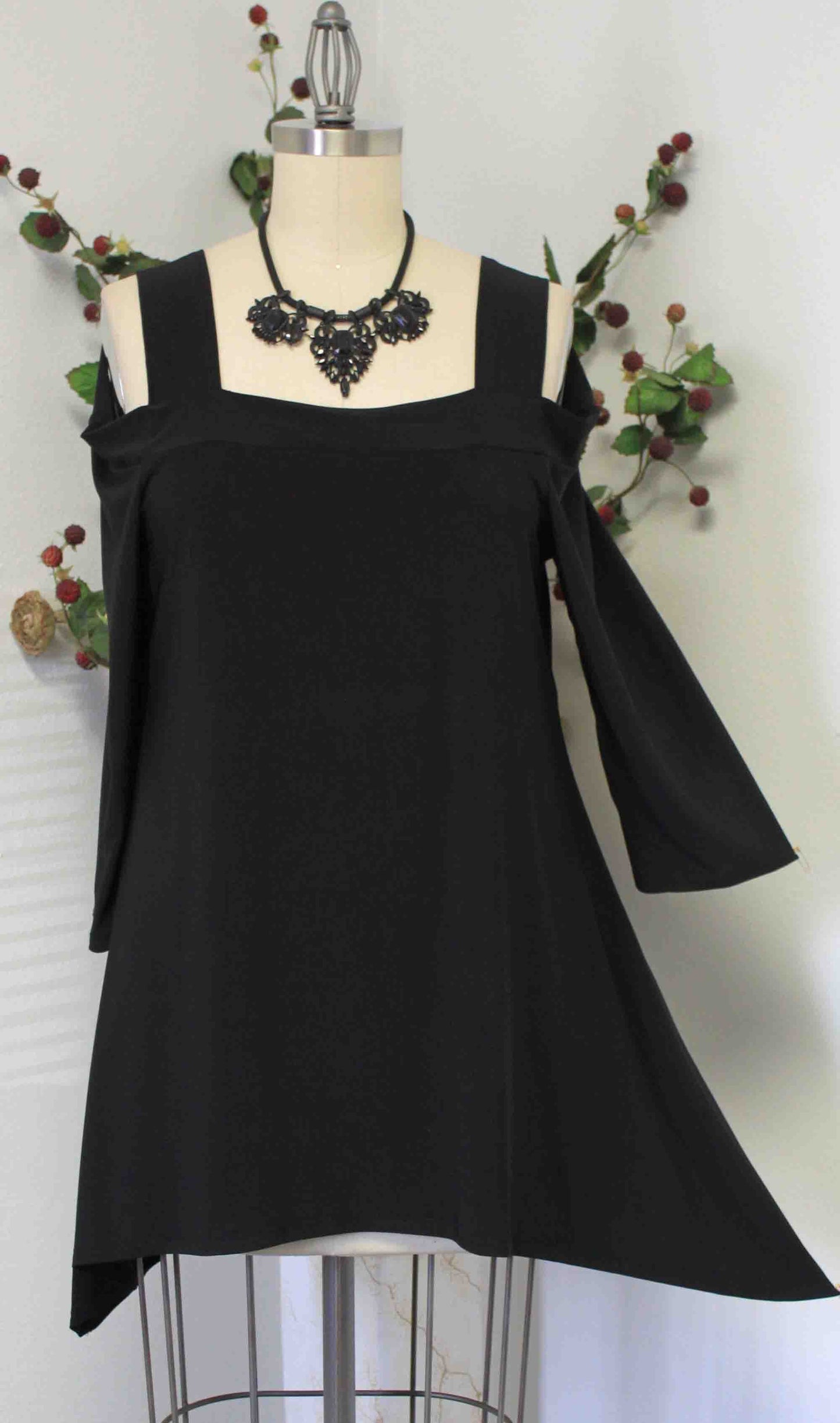 Classic Cold shoulder Plus size Tunic top with cut out details to the shoulders. S to 3XL