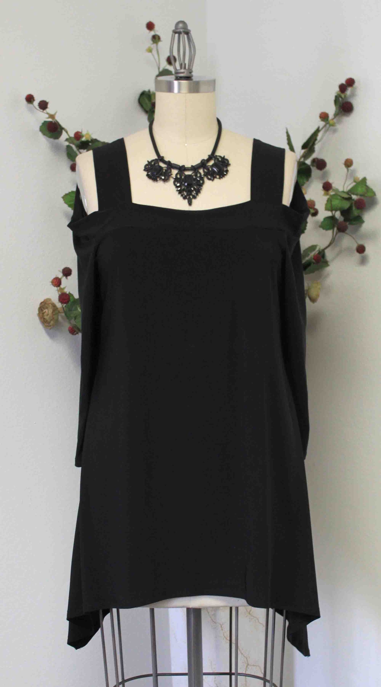 Classic Cold shoulder Plus size Tunic top with cut out details to the shoulders. S to 3XL